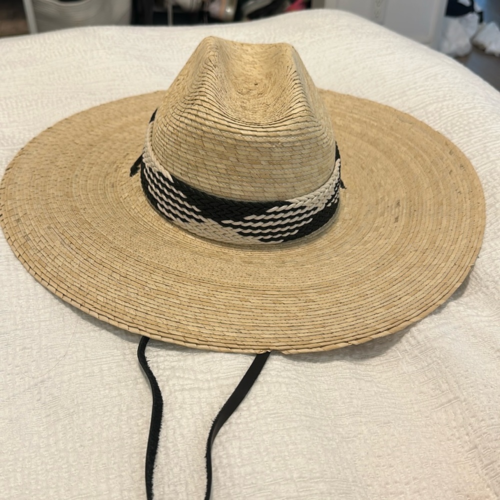 ASN beach hat only worn once!
